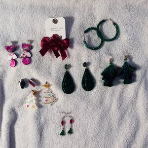8 pairs of Christmas earrings